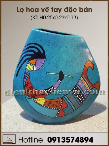 Lọ hoa vẽ tay độc bản